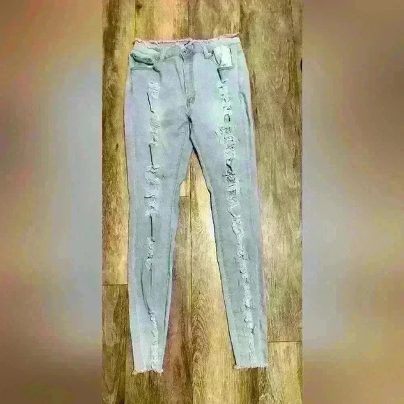 Red Fox Women's Jeans Size 17 Stretchy Ripped Design Like New - Picture 1 of 6